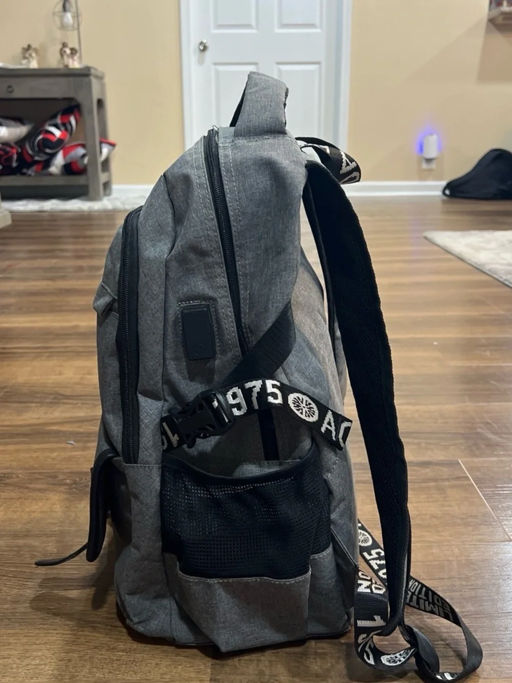 Men’s Gray Everyday Backpack with Front Pockets
